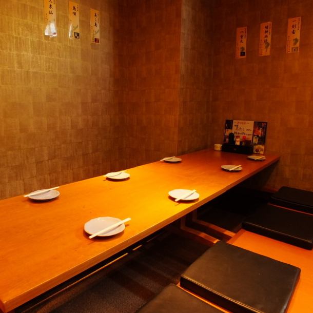2名様/4名様/6名様/8名様と人数に応じた個室をご用意しております！全品食べ飲み放題コースは2名様～ご利用いただけますので、会社帰りやご友人同士の少人数での飲み会などでご利用できる個室多数！！