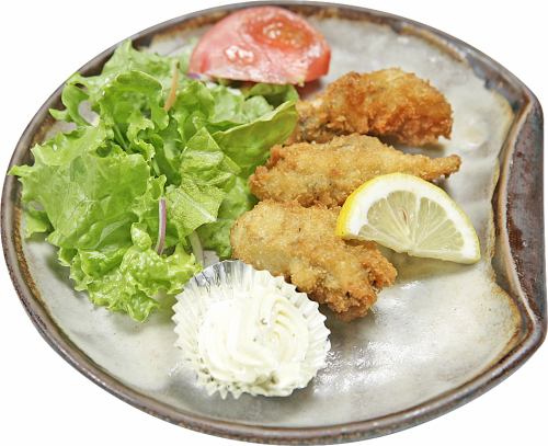 Fried oysters (pictured) / Spicy fried squid / Crispy fried takoyaki / Fried hampen cheese
