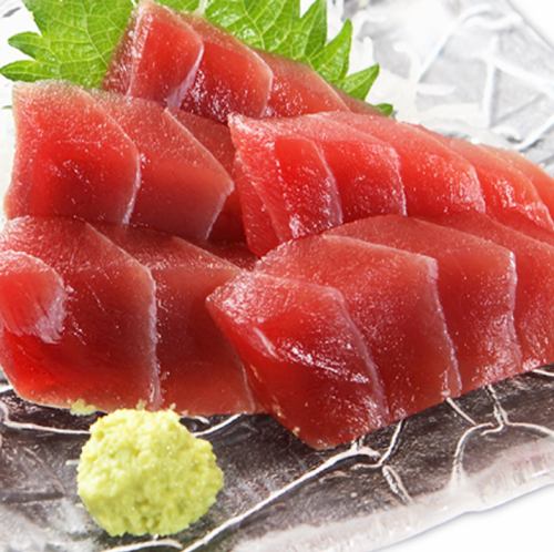Tuna sashimi / Hamachi sashimi / Seared horse mackerel / Squid sashimi / Squid somen noodles / Toro salmon sashimi / Hokkai octopus sashimi