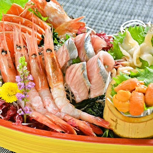 Originated from a sushi restaurant! We offer extremely fresh sashimi and sushi.