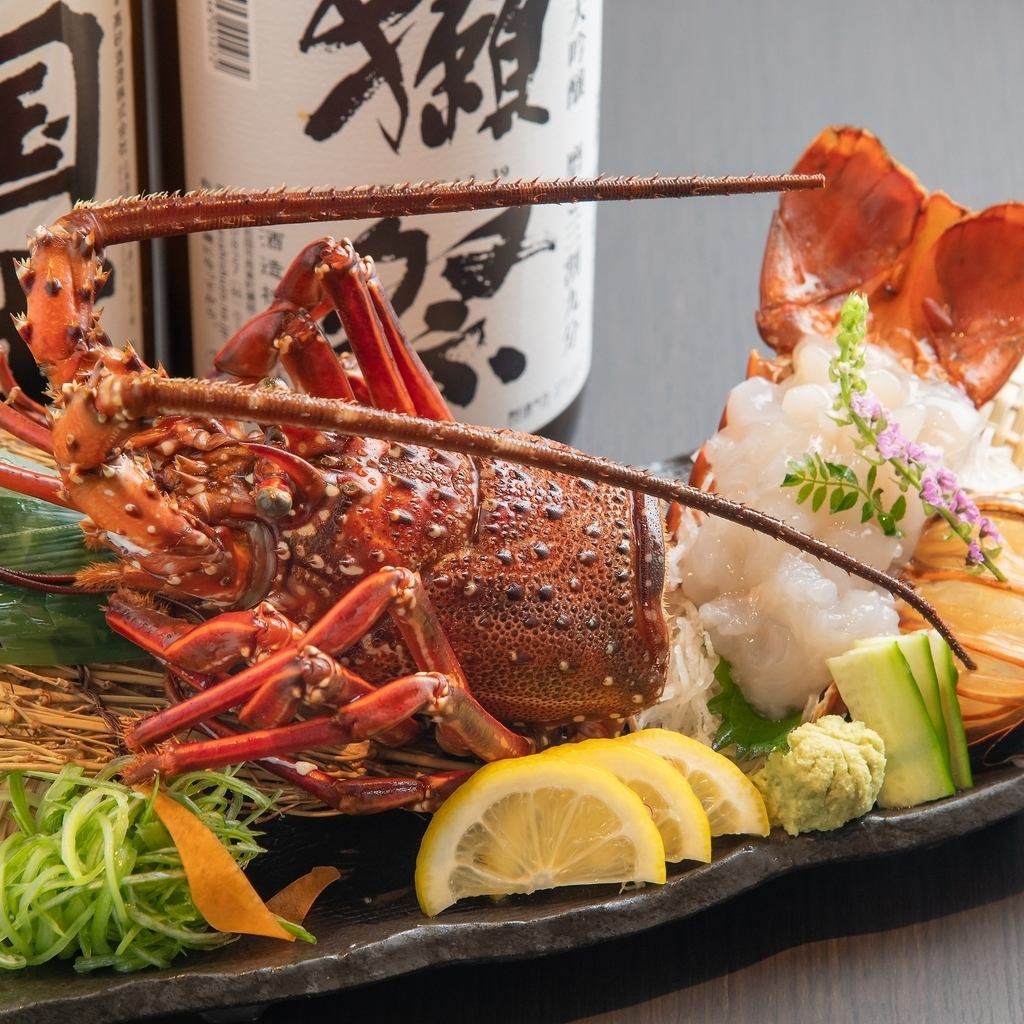 独自のルートから厳選選定した海の幸を料理長の目利きで仕入れ！