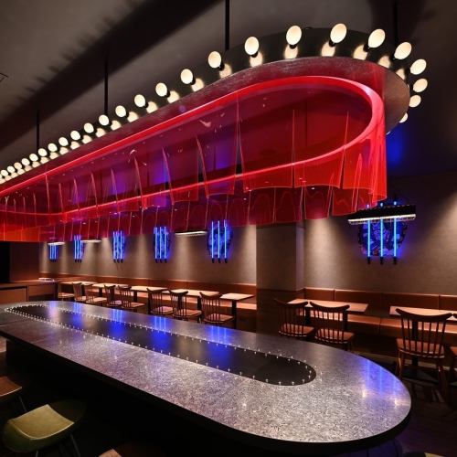 本店的概念是neon x public bar★雖然它給人一種人們閒逛的公共酒吧的感覺，但我們通過添加現代浮世繪這一新舉措創造了一個特殊的空間。