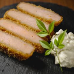 厚切りハムカツとブルーチーズムース