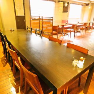 The table seats in the back are perfect for girls-only gatherings and banquets! Please take the course when making a reservation!