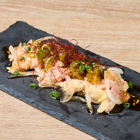 Delicious and spicy steamed chicken with mountain jellyfish, salivating chicken style