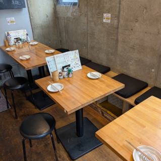 If you connect the tables together, you can accommodate more than 8 people!