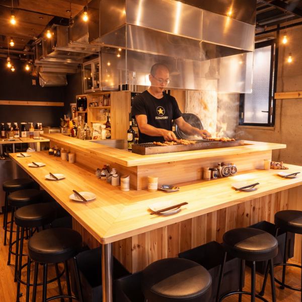 Conveniently located near the station, just a 4-minute walk from the Showa-dori exit of Akihabara Station. A stylish yakitori izakaya that suddenly appears in a corner of a back alley. If you don't know the way, feel free to call us! We have counter seats and table seats with the cozy warmth of wood.The stylish and beautiful interior makes it perfect for a date. You're also welcome to stop by for a quick drink after work.