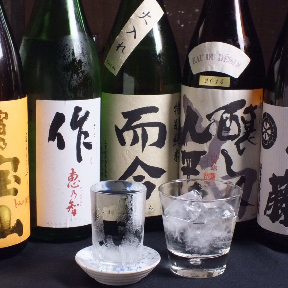 日本全国の日本酒と焼酎を味わえる!どちらも25銘柄以上ご用意!