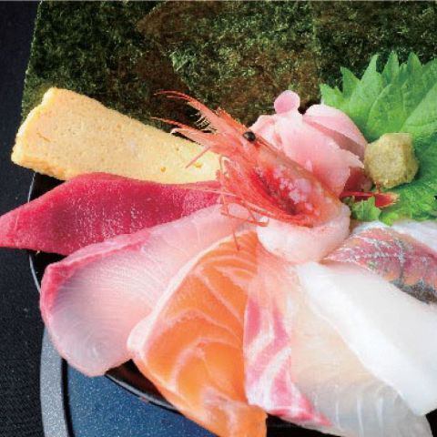 人気の海鮮丼は必食の価値有り!他にも人気の丼が多数!