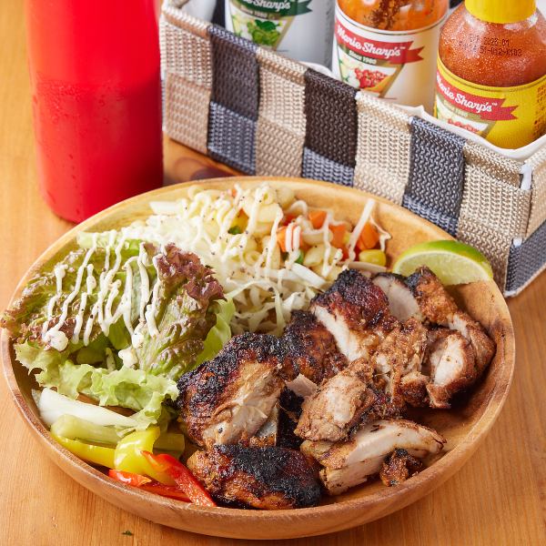 [Specialty] Delicious food that you must try! Charcoal-grilled jerk chicken 900 yen/Rypea set 1100 yen (tax included)