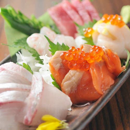 [Fresh fish sashimi] We provide seasonal fish sent directly every morning.