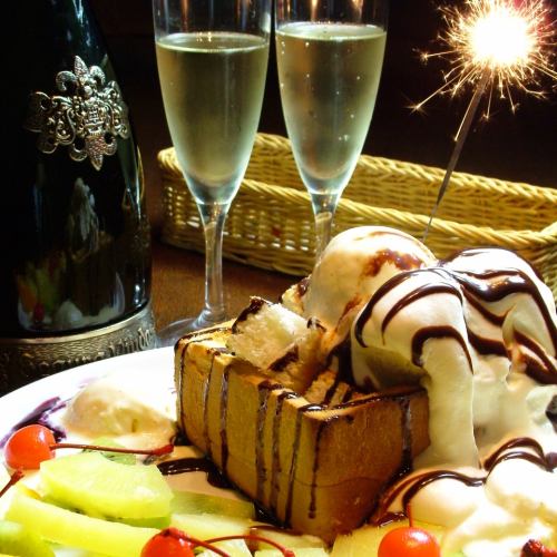 誕生日プレート★女子会や誕生会・記念日に◎フルーツたっぷりハニートーストも♪