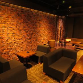 ゆったり座れるソファ席が大人気!!二次会や女子会にお勧めです!