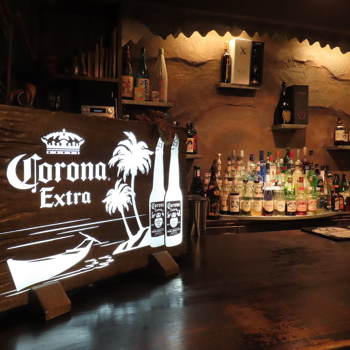 洞窟のような雰囲気をかもし出す隠れ家Cafe&Bar☆単品飲み放題も◎女子会や二次会に!