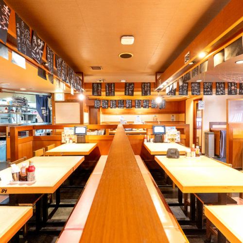 <p>活気溢れる開放的な空間★会社宴会や打ち上げなど各種ご宴会に◎打上げや各種宴会に皆様で楽しめるスペースもございます</p>