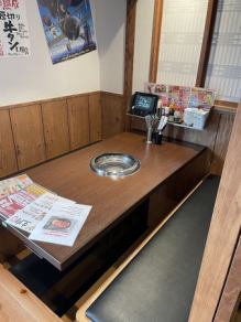 <2 sunken kotatsu tables for 6 people each> We have spacious sunken kotatsu tables available.We can also accommodate private reservations, so please feel free to contact us! We also have a great value course with all-you-can-drink included! Wagyu/WAGYU/YAKINIKU/