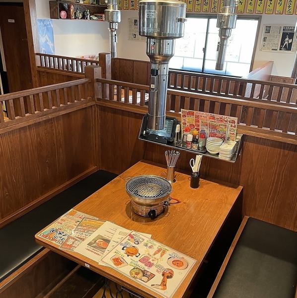 11月24日OPENの新しく清潔感あふれた店内。開放的な空間ではありますが、周りは仕切りで囲まれている為、比較的周りの目を気にする事なくご宴会をお愉しみ頂けます。会社帰りやご友人同士の飲み会にも最適です。和牛/わぎゅう/WAGYU/YAKINIKU/