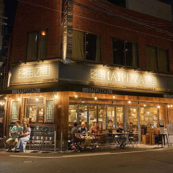 【なんば×ピッツァ】ニューヨークスタイルのレンガ調外観が目印の人気店♪オシャレな雰囲気の店内は女子会やデートはもちろん多彩な場面に最適!食べ放題・飲み放題プランも充実◎しており貸切や宴会もOK!【難波/なんば/イタリアン/ピッツァ/ピザ/貸切/宴会/女子会/記念日/食べ放題/飲み放題】