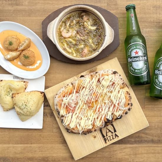 Surprise your loved one with an original heart-shaped pizza with a message...♪