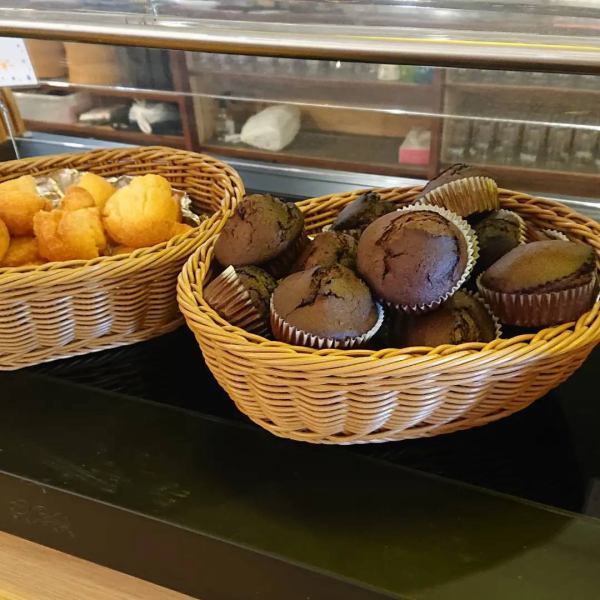 Special muffins and a wide variety of salad bars