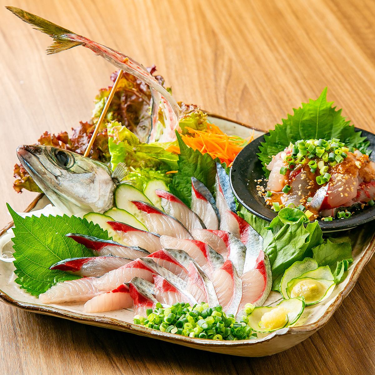 At our restaurant, you can enjoy fresh local fish caught every morning in the sea off Itoshima.