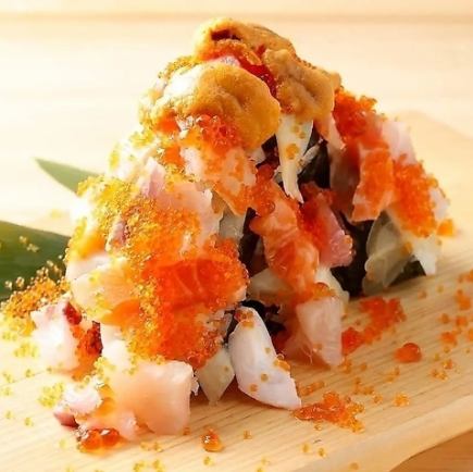 ■3小时畅饮“海王套餐”特色海胆鲑鱼籽寿司及船形鲜鱼(共9道菜)5,500日元 ⇒ 4,500日元