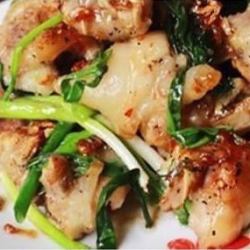 Stir-fried sweet and spicy nuoc mam with pork feet