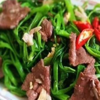Stir-fried beef and spinach