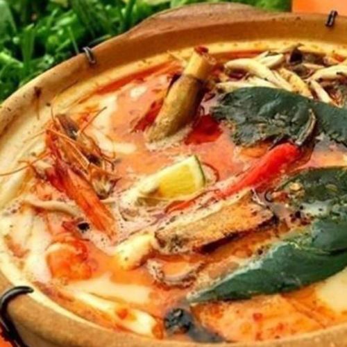 Thai-style spicy and sour seafood hot pot (for 2-4 people)