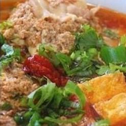 Bunriukua (rice noodles with crab soup and dumpling soup)