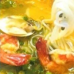 Bun Hai San (seafood soup rice noodles)
