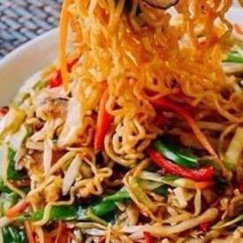 Mi Sao (instant noodle fried noodles with lots of ingredients)