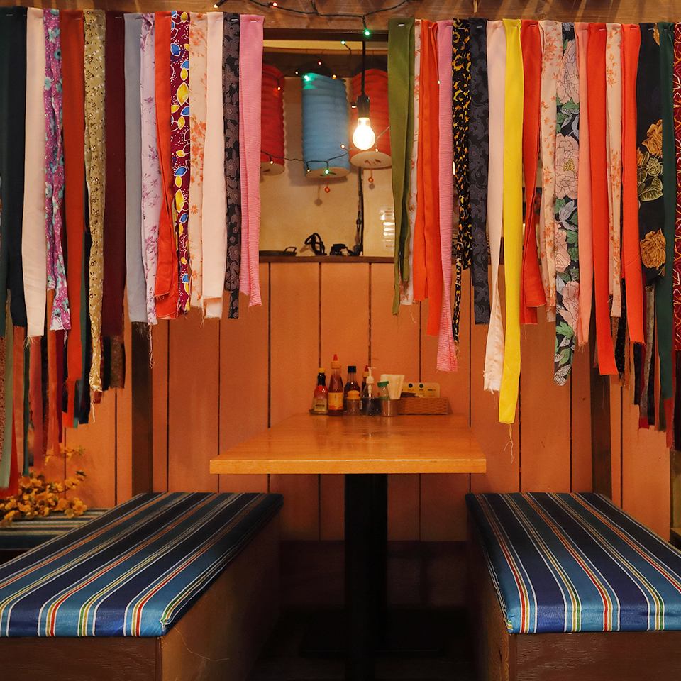 The interior decorated with cute Vietnamese ornaments is recommended for girls-only gatherings!