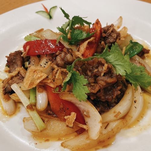 Stir-fried beef and onions in oyster sauce