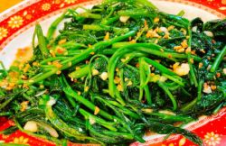 Stir-fried water spinach with garlic *Seasonal menu