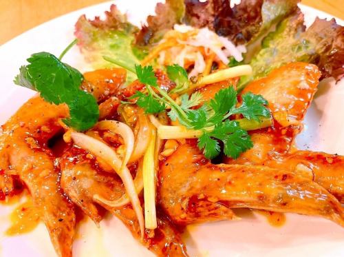 Deep fried chicken wings with nuoc mam flavour
