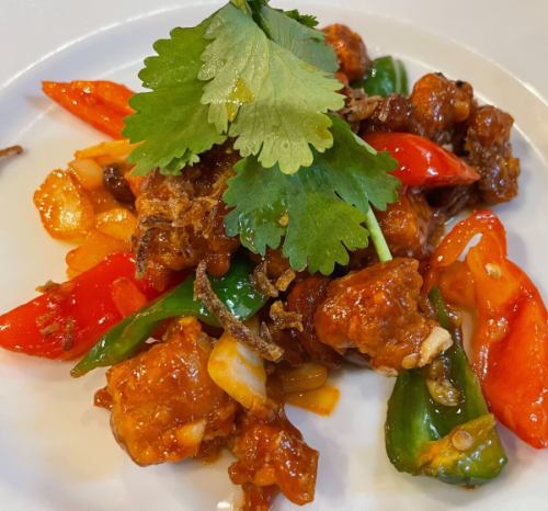 Spicy chicken stir-fry with cashew nuts