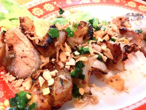 Street-style grilled pork belly skewers (1 skewer)