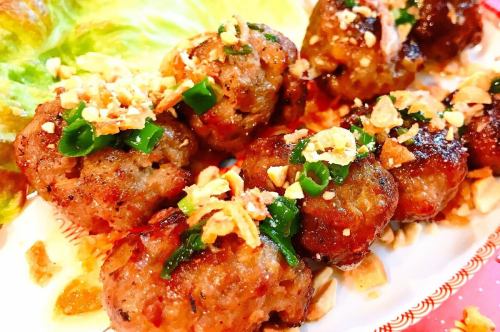 Hand-kneaded Vietnamese grilled meatballs (1 piece)