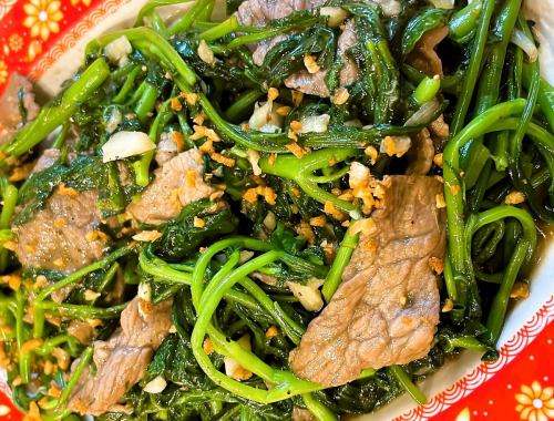 Stir-fried beef and water spinach