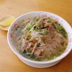 Pho with 3 types of beef (semi-raw beef, boiled beef shank, and stewed beef tendon)