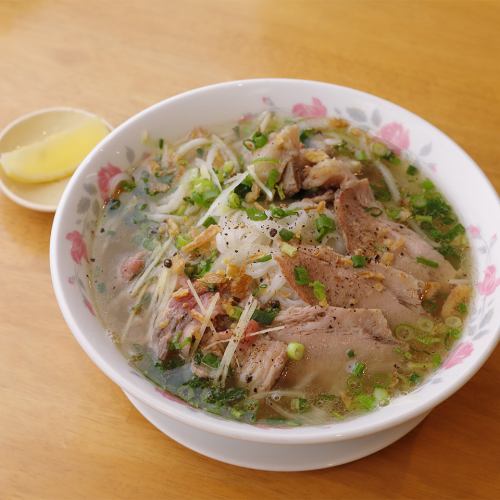 Pho with 3 types of beef (semi-raw beef, boiled beef shank, and stewed beef tendon)
