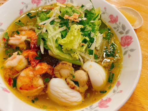 Mien Hai Sang (seafood soup with vermicelli)