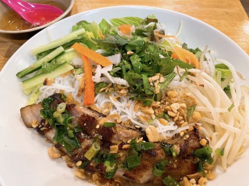 Bun Thit Nung (mixed noodles with grilled pork)