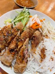 Bun Cha Zio (mixed noodles with fried spring rolls)