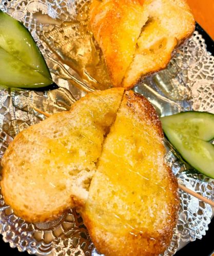 Fried bread (banh mi cin)