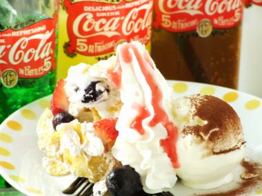 【カクテル中心の女子会★】180分食べ放題&アルコール飲み放題(ミニパフェ付) 2400円