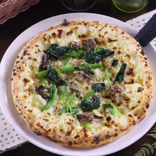 オイルサーディンとほうれん草のピッツア