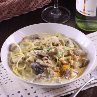 鶏肉と木の子のクリームパスタ