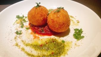 モッツアレラを包んだマッシュポテト